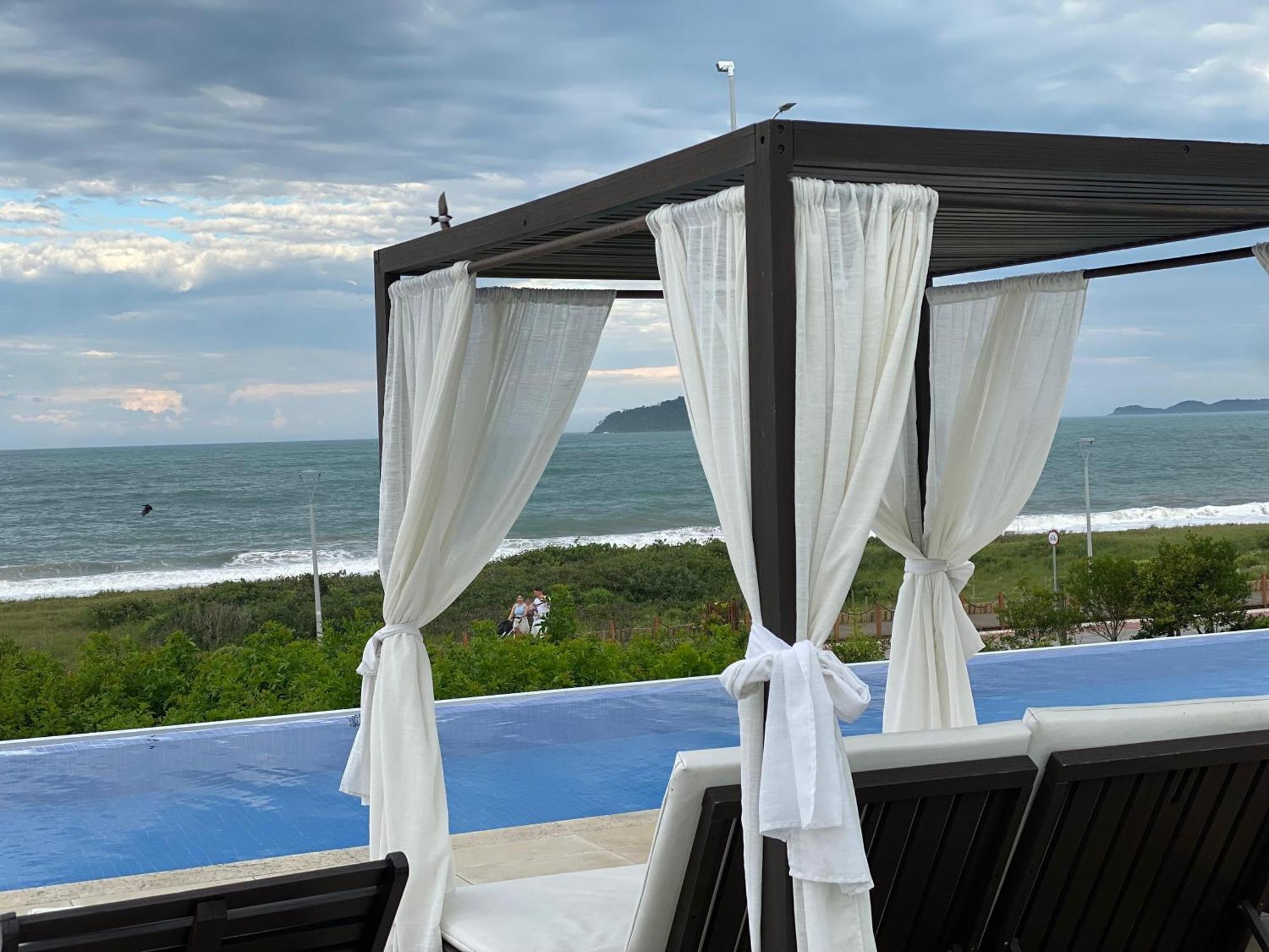 Bali Beach Home Club Rogga Beira Mar - Balneario Picarras Exterior photo